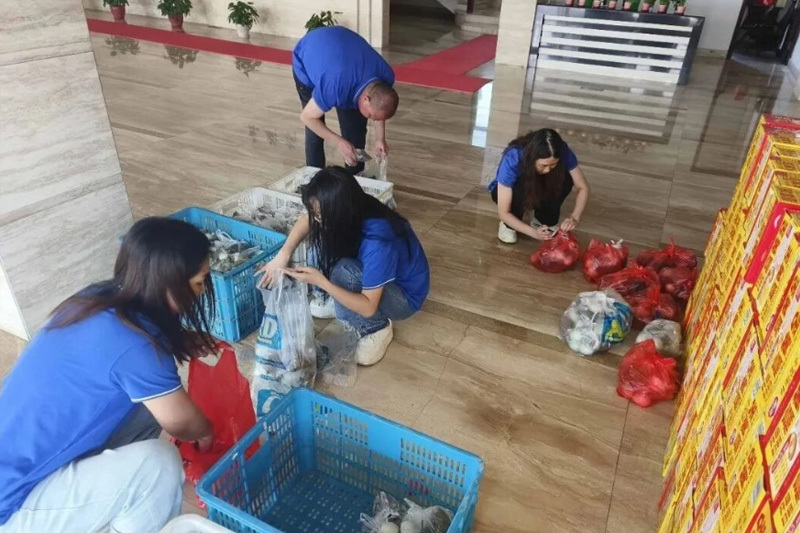 The fragrance of zongzi conveys affection; caring warms the heart.